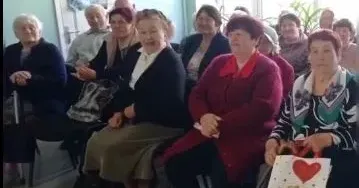 Фото: КУ "Територіальний центр Сахновщинської с/ради Красноградського району" В Сахновщинській громаді привітали людей похилого віку з Великоднем на порталі Gromada Group