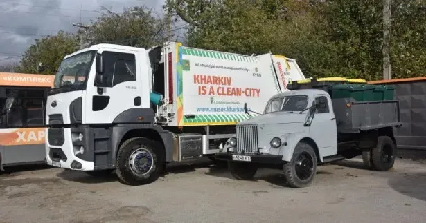 До Дня автомобіліста КП «Комплекс з вивозу побутових відходів» представило перший експонат у музеї історії підприємства - автомобіль ГАЗ-93, який раніше використовувася як сміттєвоз.